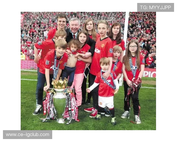 凤凰足球队历年球星名单及辉煌战绩全纪录与传奇人物盘点